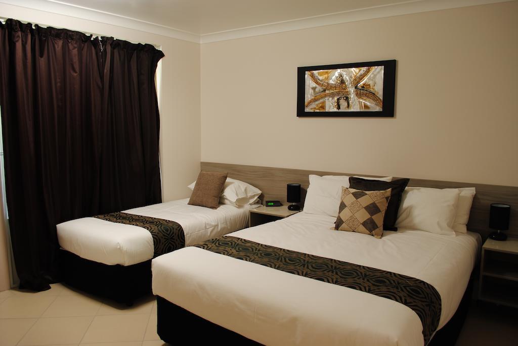 David Motor Inn Rockhampton Room photo